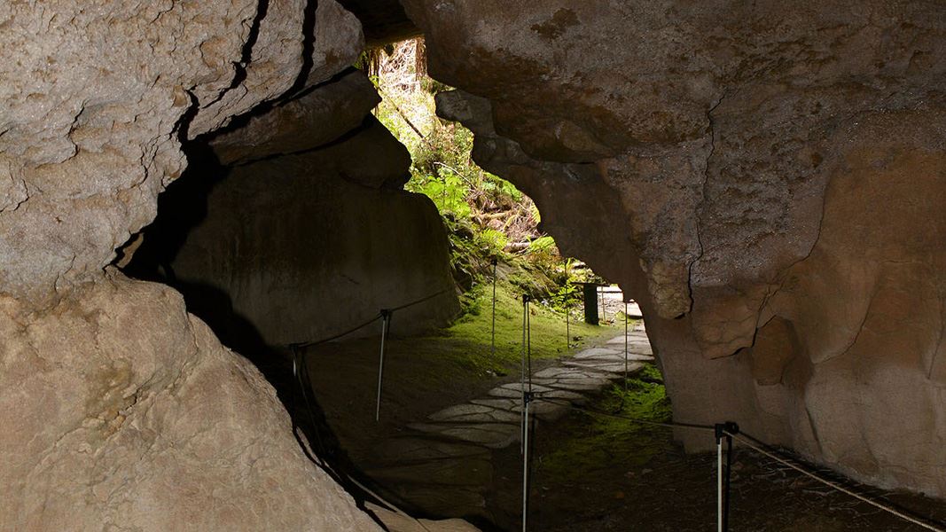 Box Canyon And Crazy Paving Caves P Rara Basin