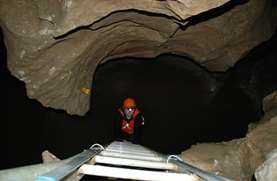 caver-clifden-caves-390.jpg