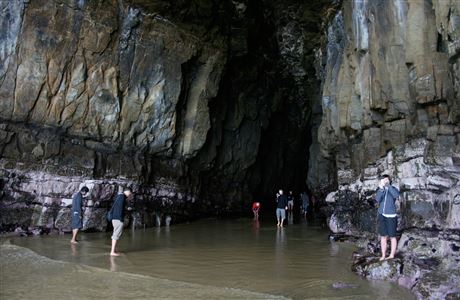 Cathedral Caves Walk: Catlins Coastal Area, Otago Region