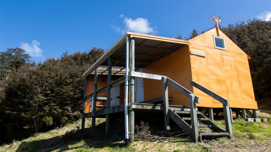 Te Pukeohikarua (Te Puke) Hut.