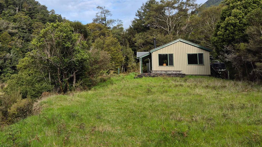 Karamea Bend Hut.