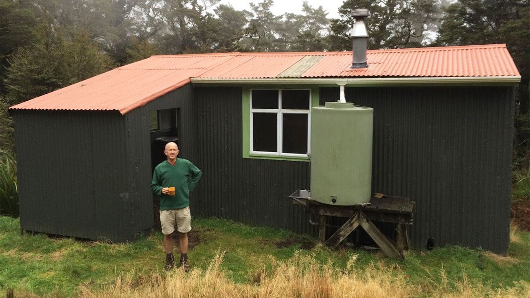 Kapakapanui Hut. 