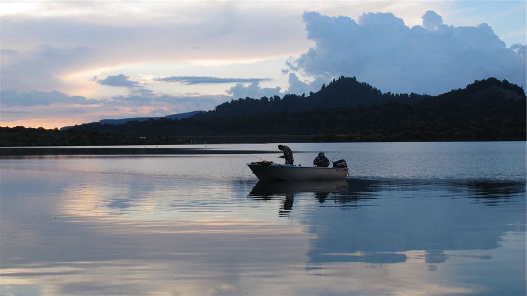 Boat anglers on Lake Otamanakau.