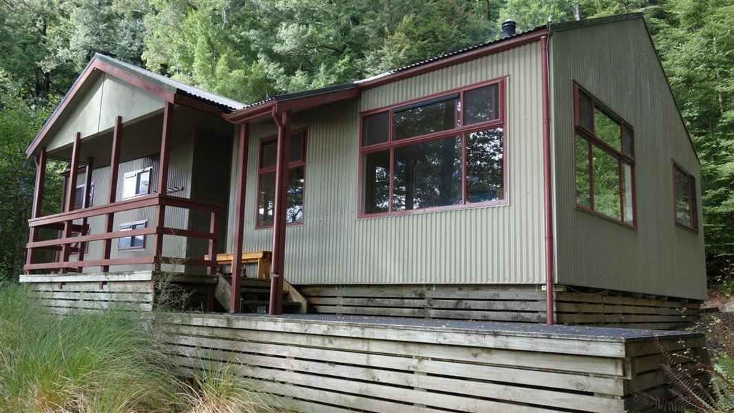 Sabine Hut Nelson Lakes.