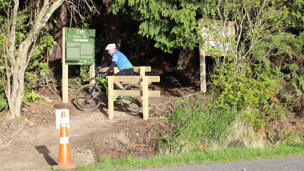 Manawatu Mountain Bike Club rider on the trail. 