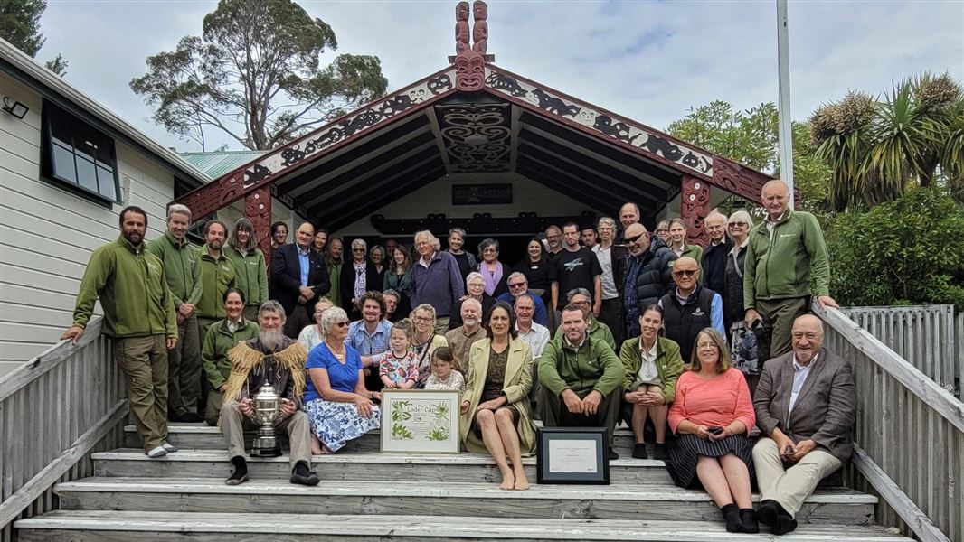 Simon Walls with Ms Williams and supporters at Loder Cup presentation at Onetahua Marae. 