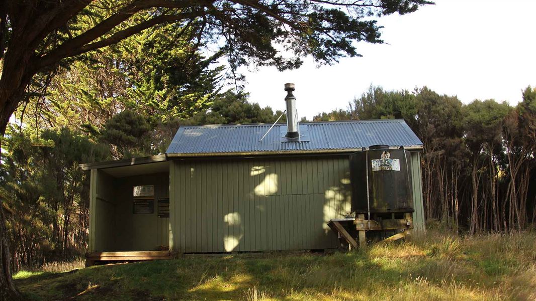 Rakeahua Hut. 