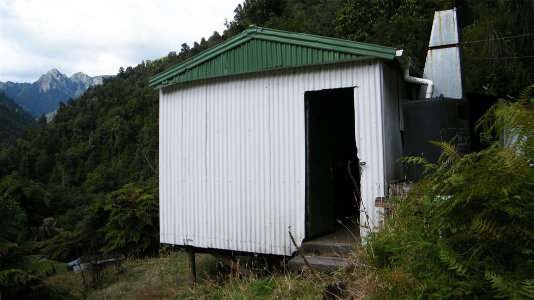 Mangaotane Hut (McMillans). 