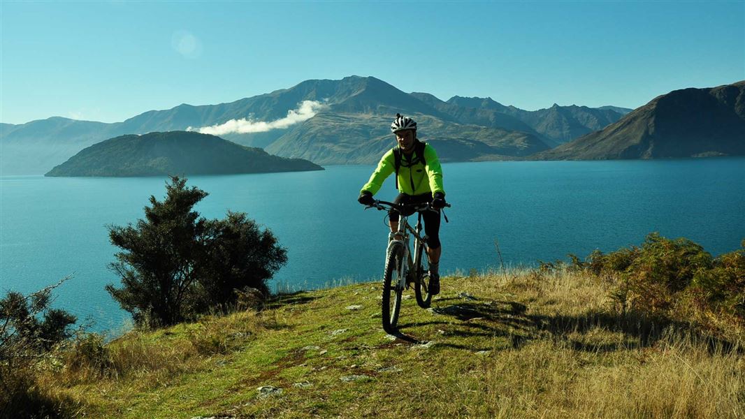 Cyclist on Minaret Burn Track.