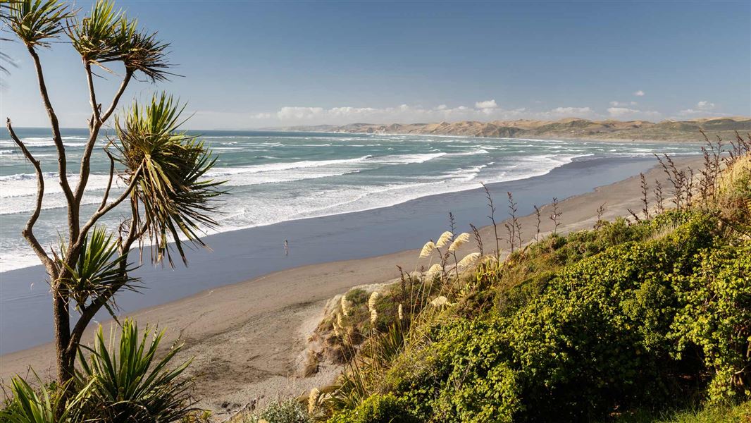 Ngarunui Beach. 