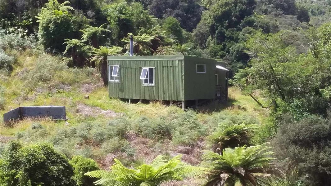 Rerekapa Hut 