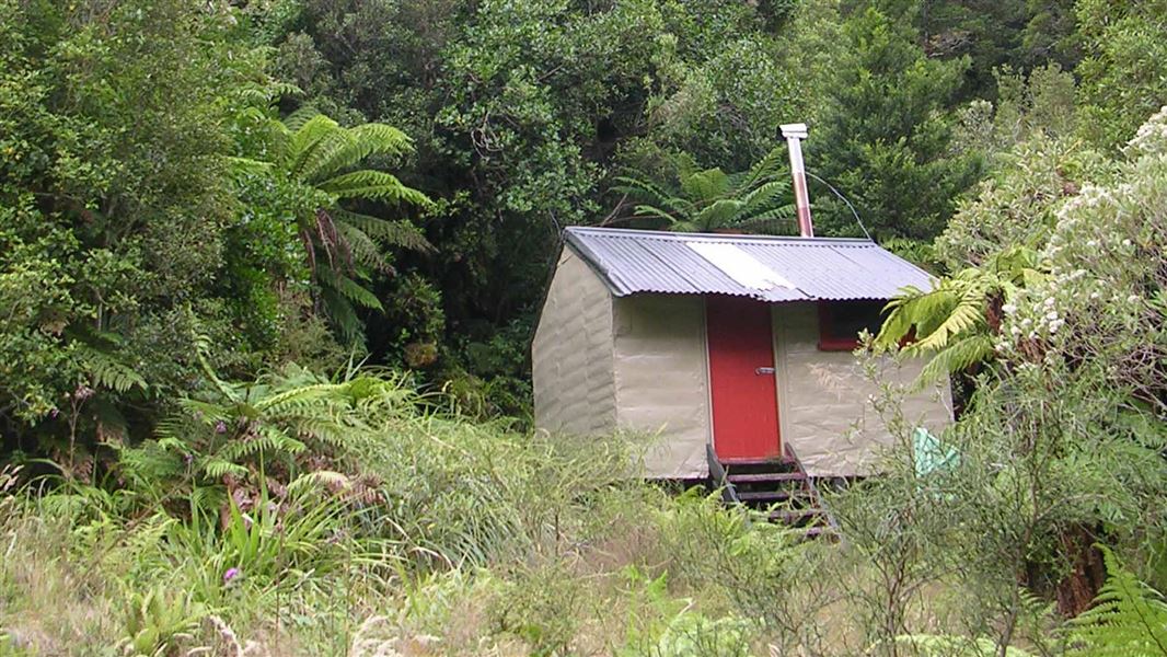 Serpentine Hut. 