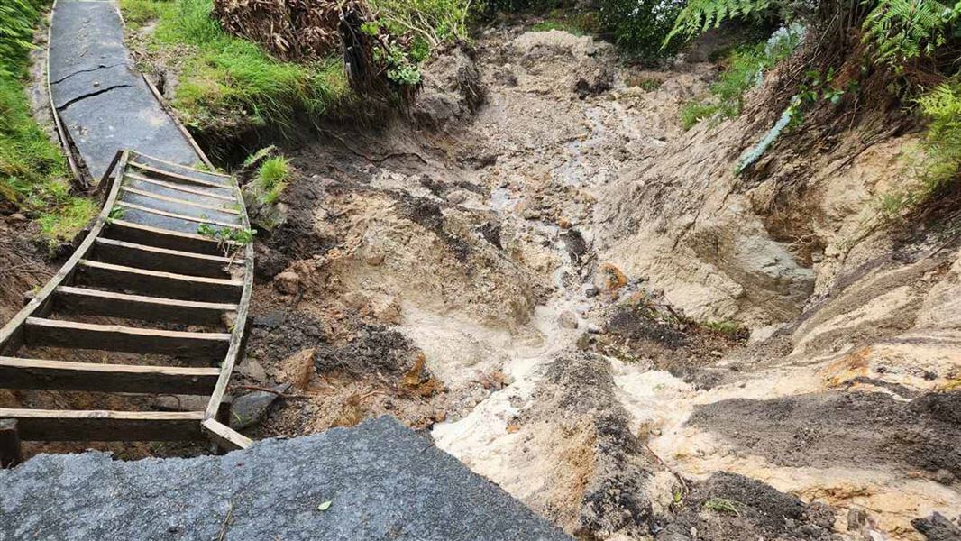 Track damaged and large slip on Cathedral Cove Walk.