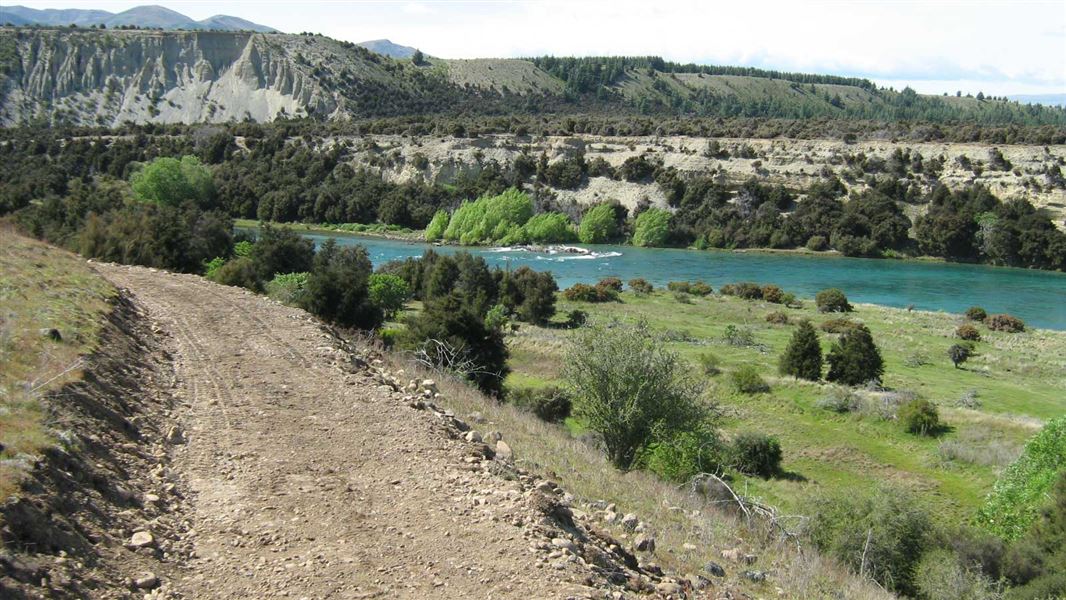 Newcastle Track with views of the Clutha River