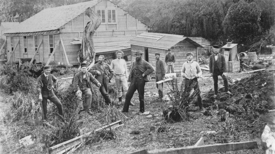 A photo of the German astronomy team at their station.