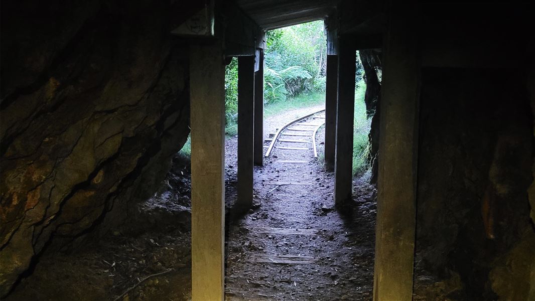 Tunnel archway on the Windows Walk.