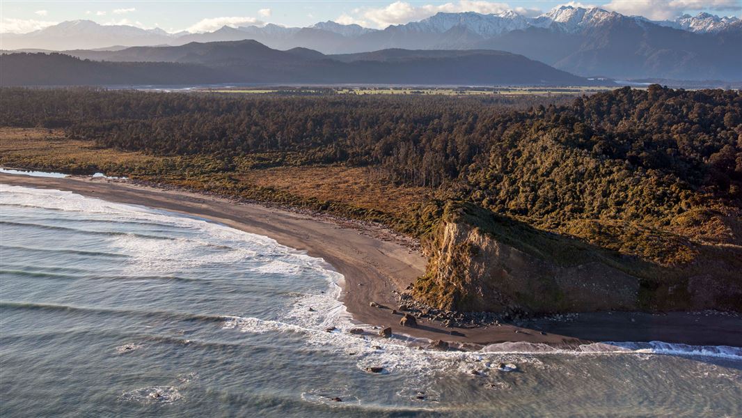 Omoeroa Bluff and Waiho Beach