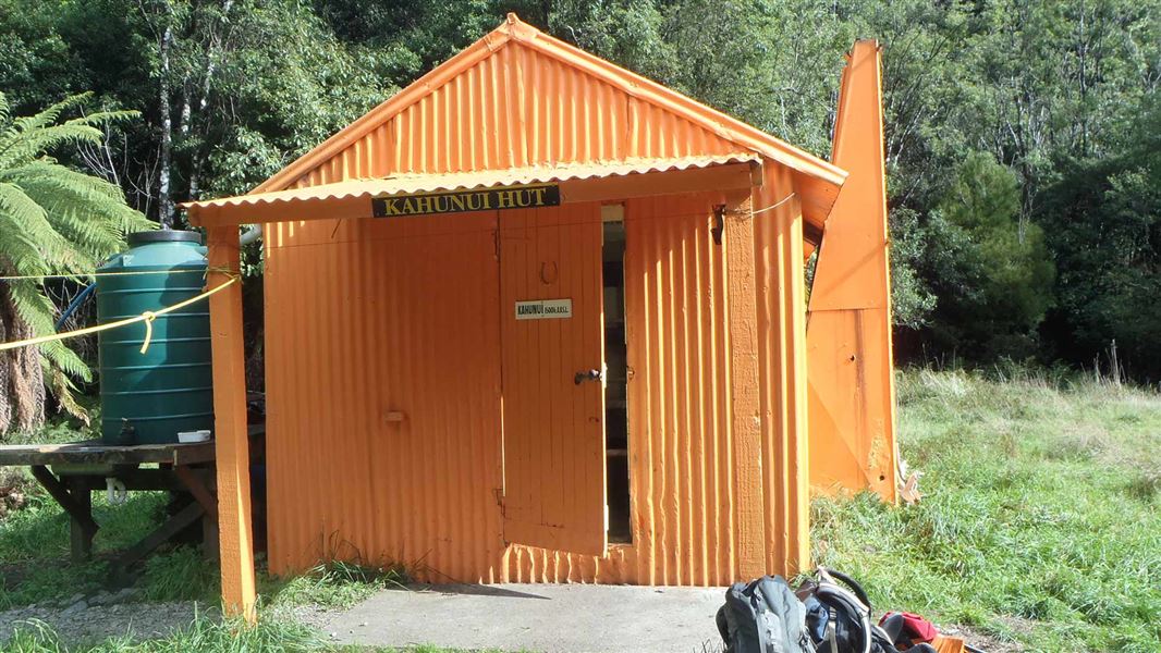 Kahunui Hut: Waioeka Conservation Area, East Coast region