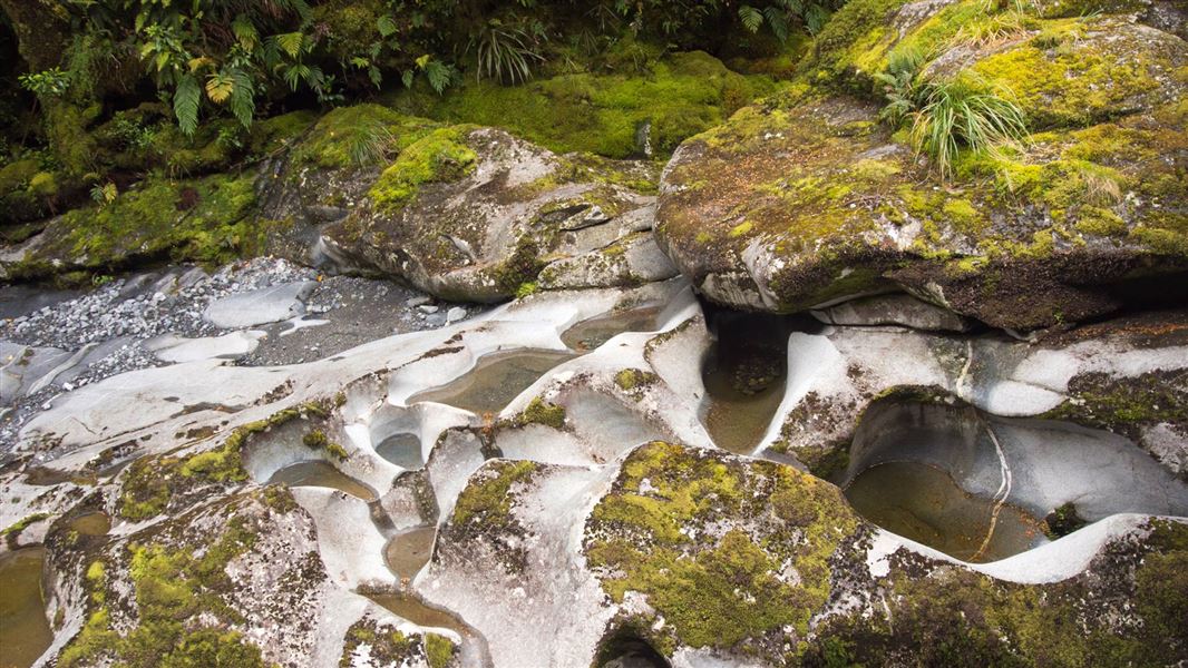 Shapes and basins in rock