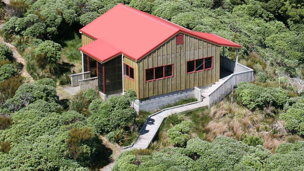 Waiopehu Hut: Tararua Forest Park, Kapiti region