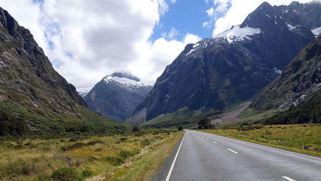 The scenic drive to Milford Sound