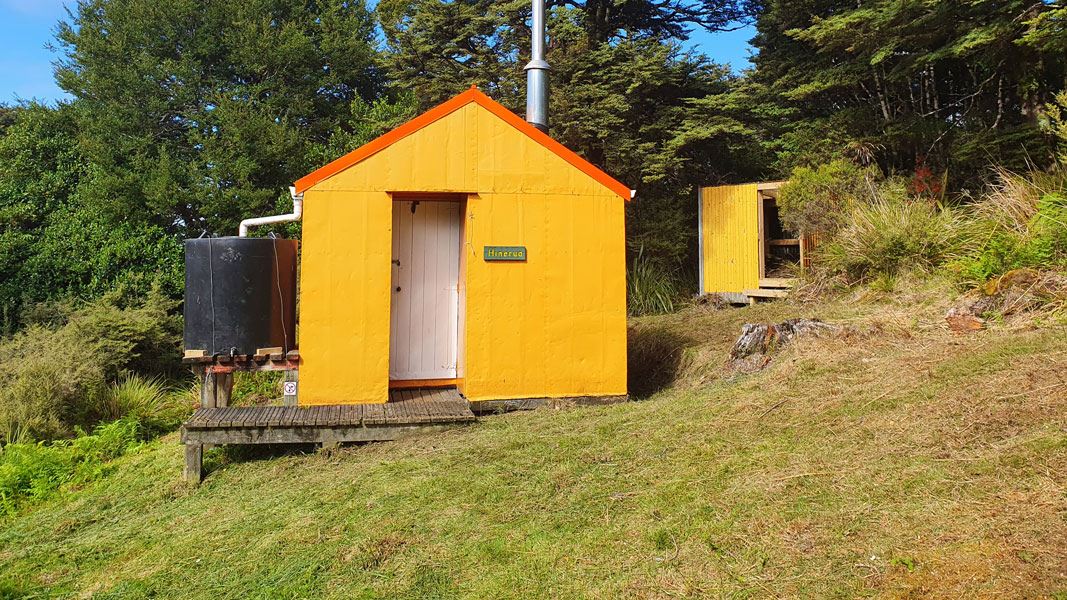 Hinerua Hut. 