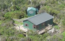 Pāhautea Hut